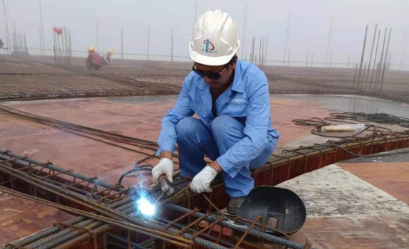 防雷接地焊接現(xiàn)場(chǎng)